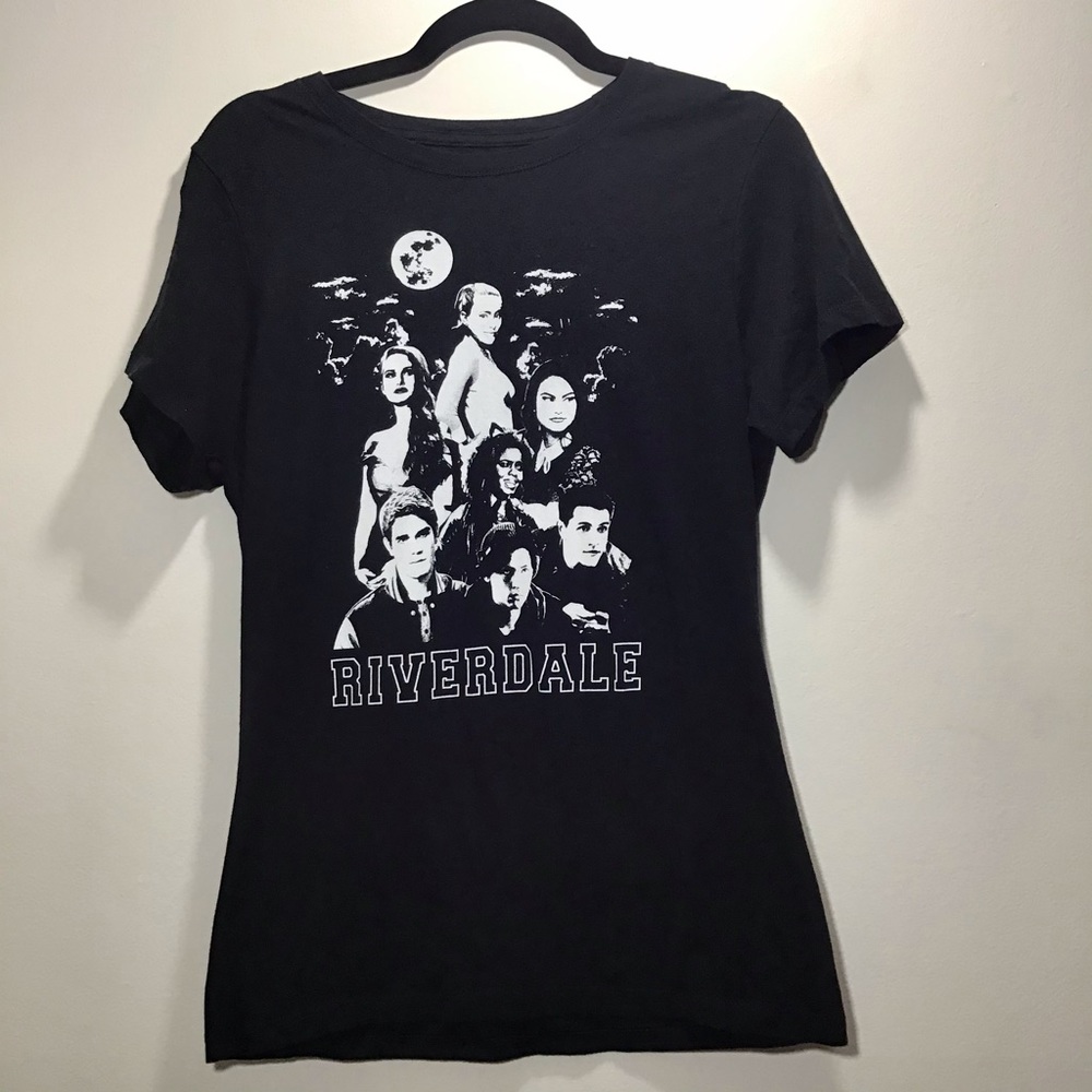 Riverdale Fitted Graphic Tee size L